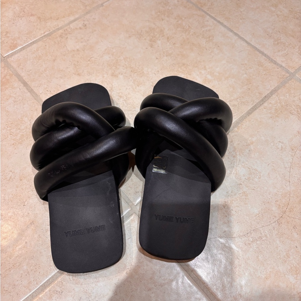 Yume Yume Black Padded Sandals - Picture 4 of 4